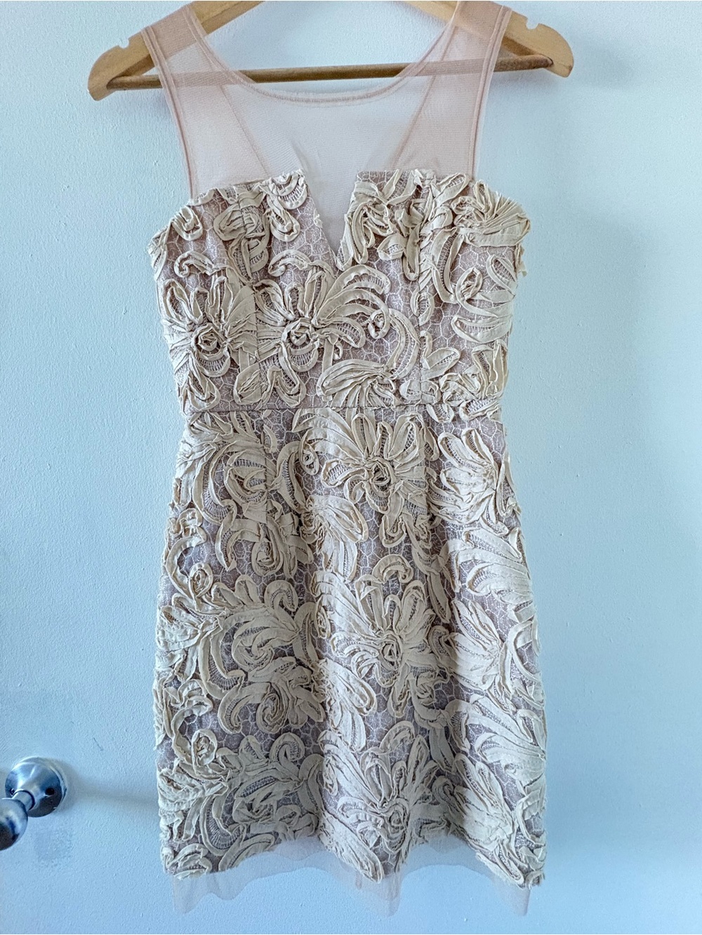 BCBGMAXAZRIA Abigail Lace Cocktail Dress - Champagne - Size 2